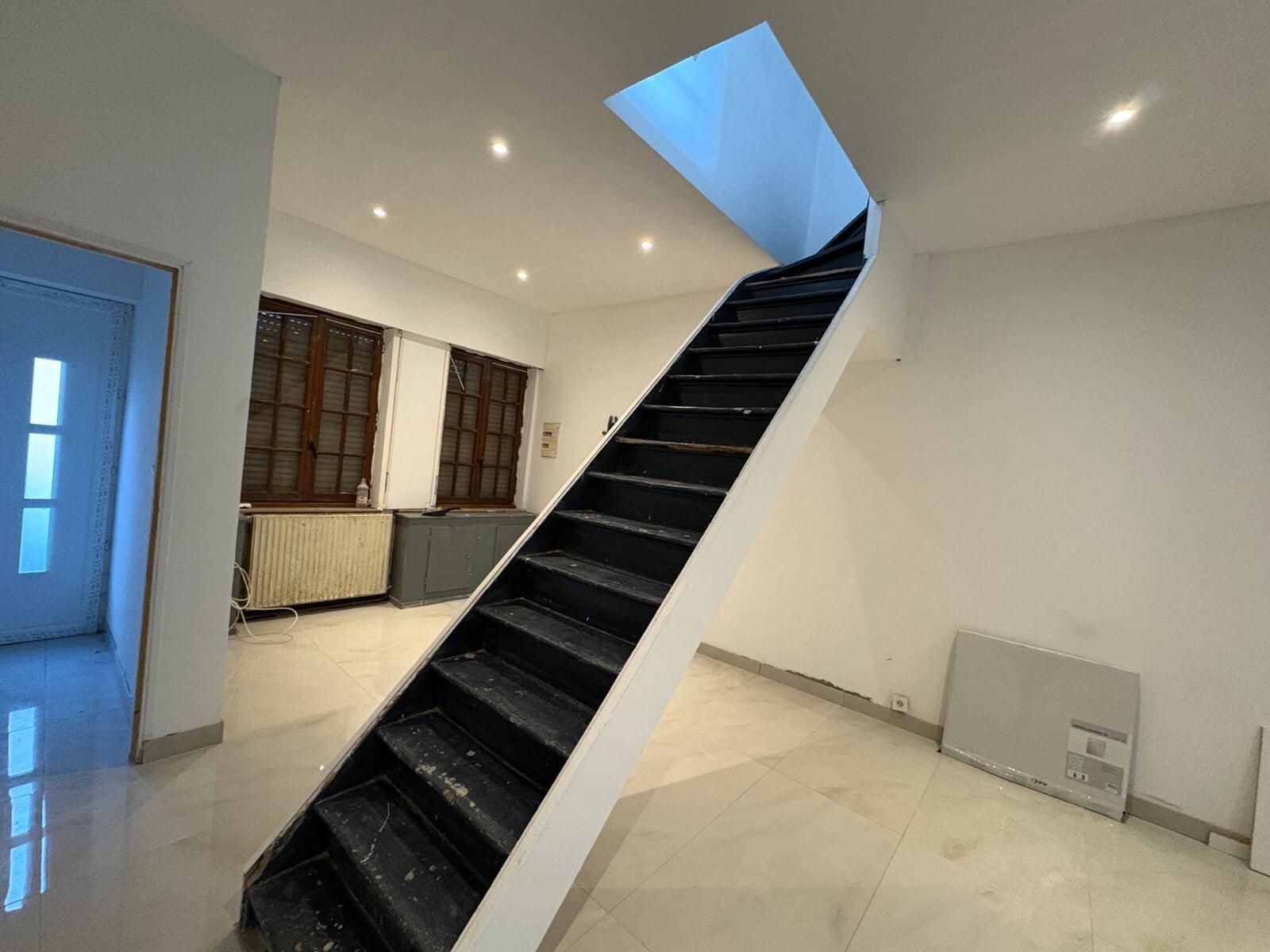 escalier légèrement délabrer